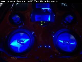 showyoursound.nl - MTX showcase - het rodemonster - SyS_2006_5_6_22_4_21.jpg - Een foto in het donker,met mijn blauwe verlichting.